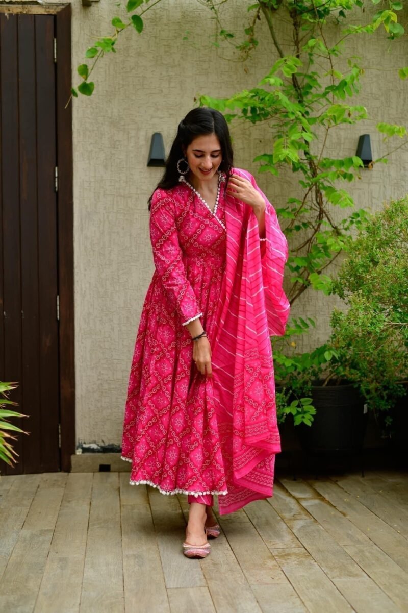Amara pink pompom suit set - Image 5